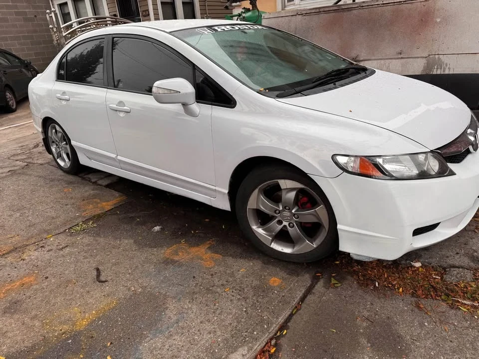 2009 Honda Civic 8th Gen - Image 3 of 11