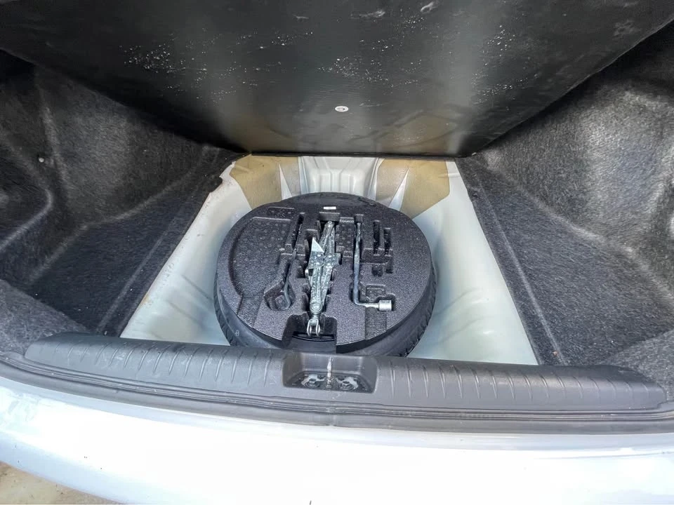 2009 Honda Civic 8th Gen - Image 2 of 5
