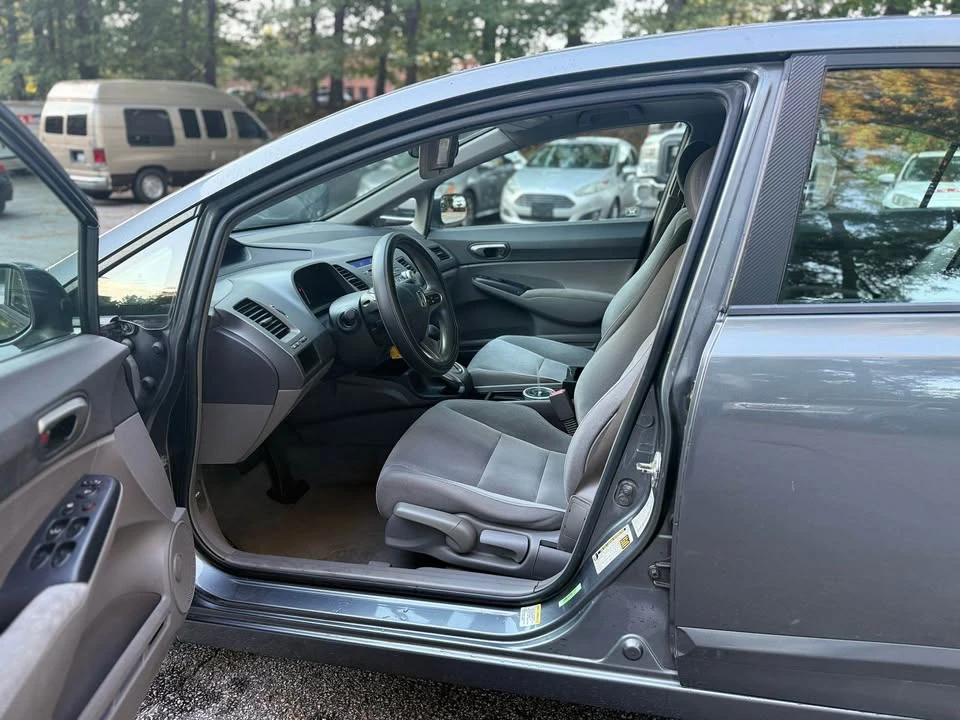 2009 Honda Civic 8th Gen - Image 8 of 15