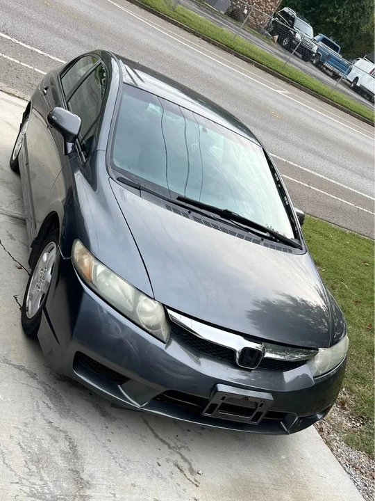 2009 Honda Civic 8th Gen - Image 2 of 12