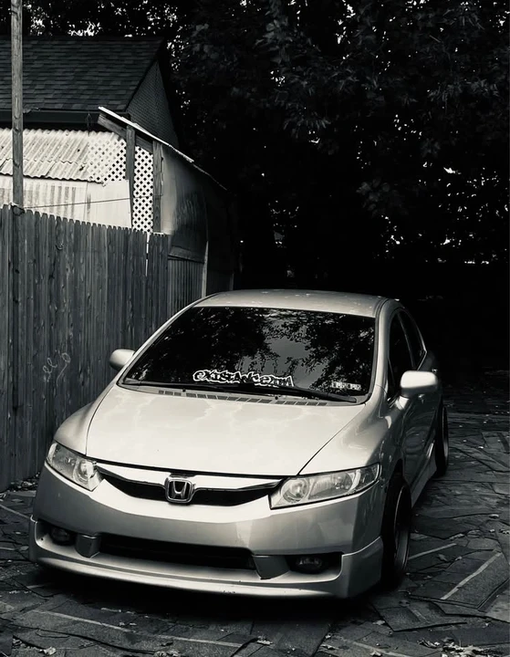 2009 Honda Civic 8th Gen - Image 2 of 18