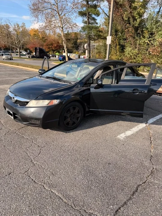 2009 Honda Civic 8th Gen - Image 3 of 11