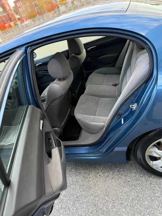2009 Honda Civic 8th Gen - Image 9 of 17