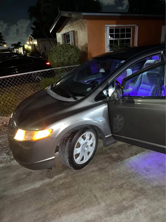 2009 Honda Civic 8th Gen - Image 3 of 10