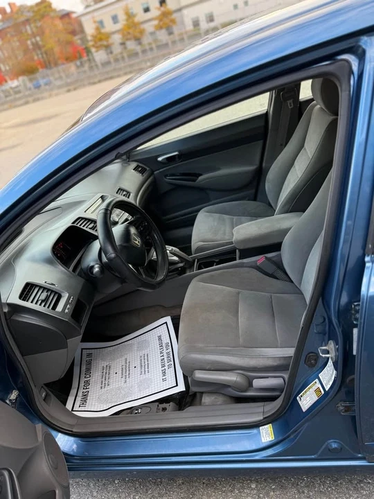 2009 Honda Civic 8th Gen - Image 10 of 17