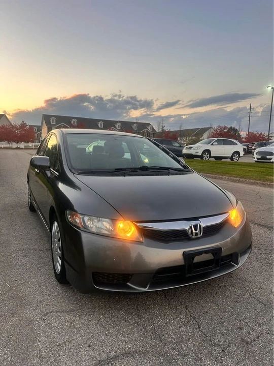 2009 Honda Civic 8th Gen - Image 2 of 13