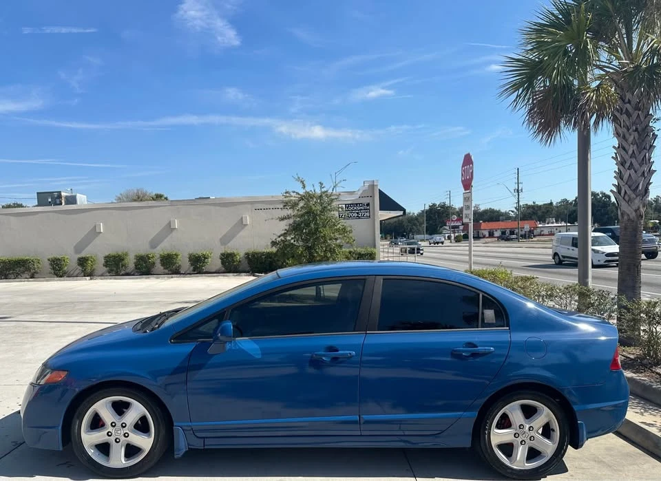 2009 Honda Civic 8th Gen - Image 3 of 15