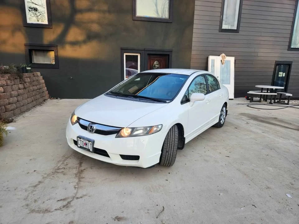 2009 Honda Civic 8th Gen - Image 2 of 17