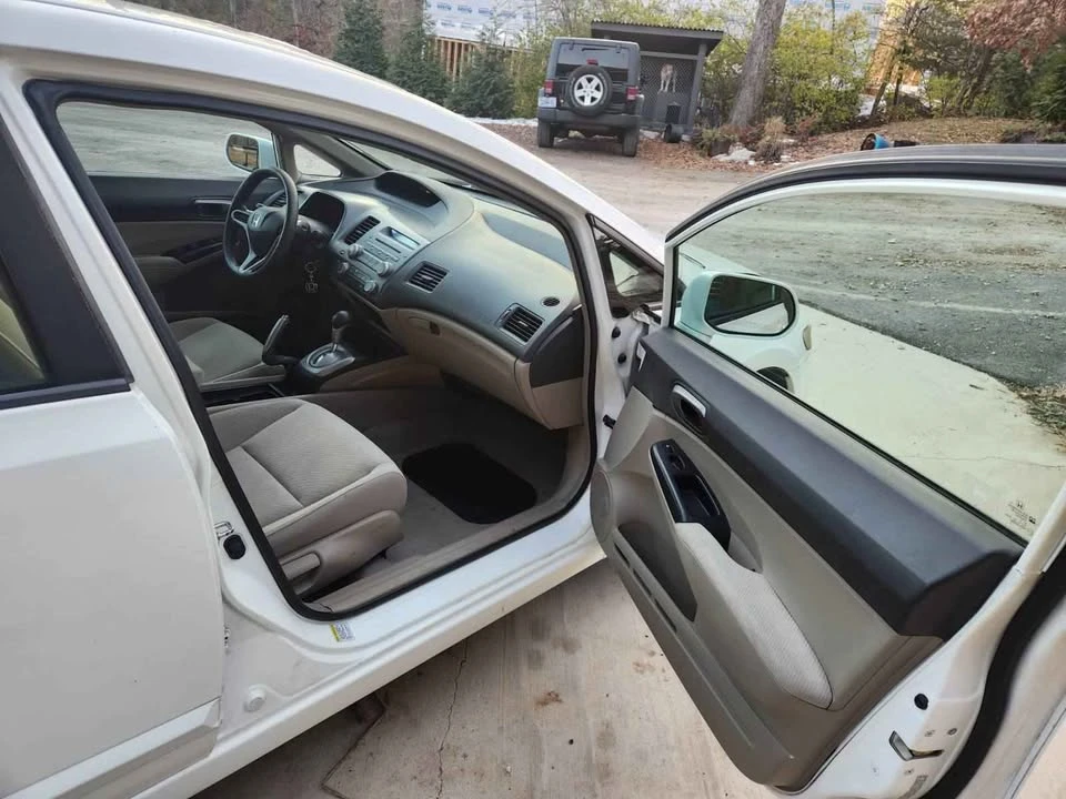 2009 Honda Civic 8th Gen - Image 14 of 17