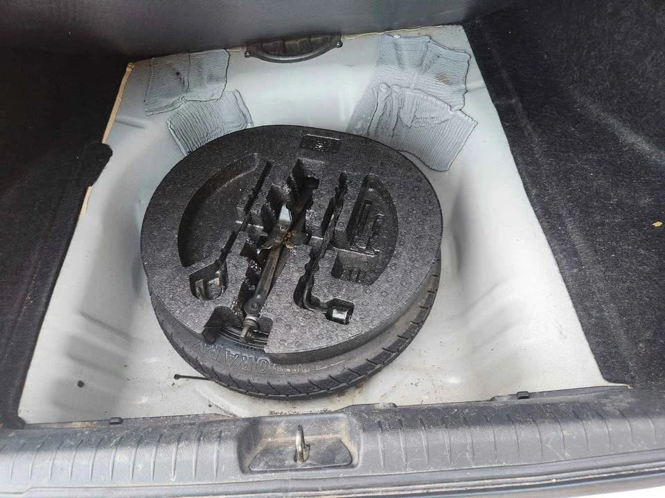 2009 Honda Civic 8th Gen - Image 12 of 17