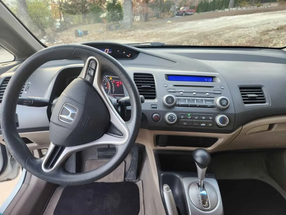2009 Honda Civic 8th Gen - Image 9 of 17