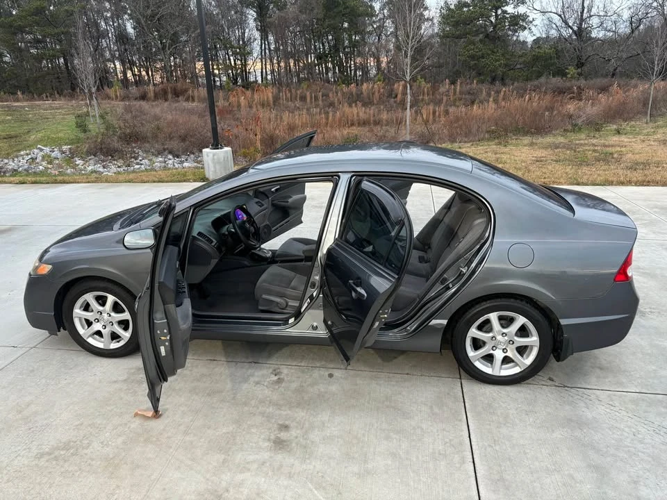 2009 Honda Civic 8th Gen - Image 11 of 19