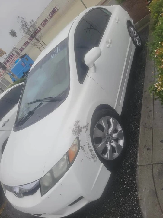 2009 Honda Civic 8th Gen - Image 2 of 4
