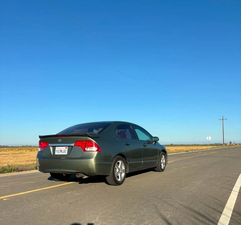 2009 Honda Civic 8th Gen - Image 3 of 8