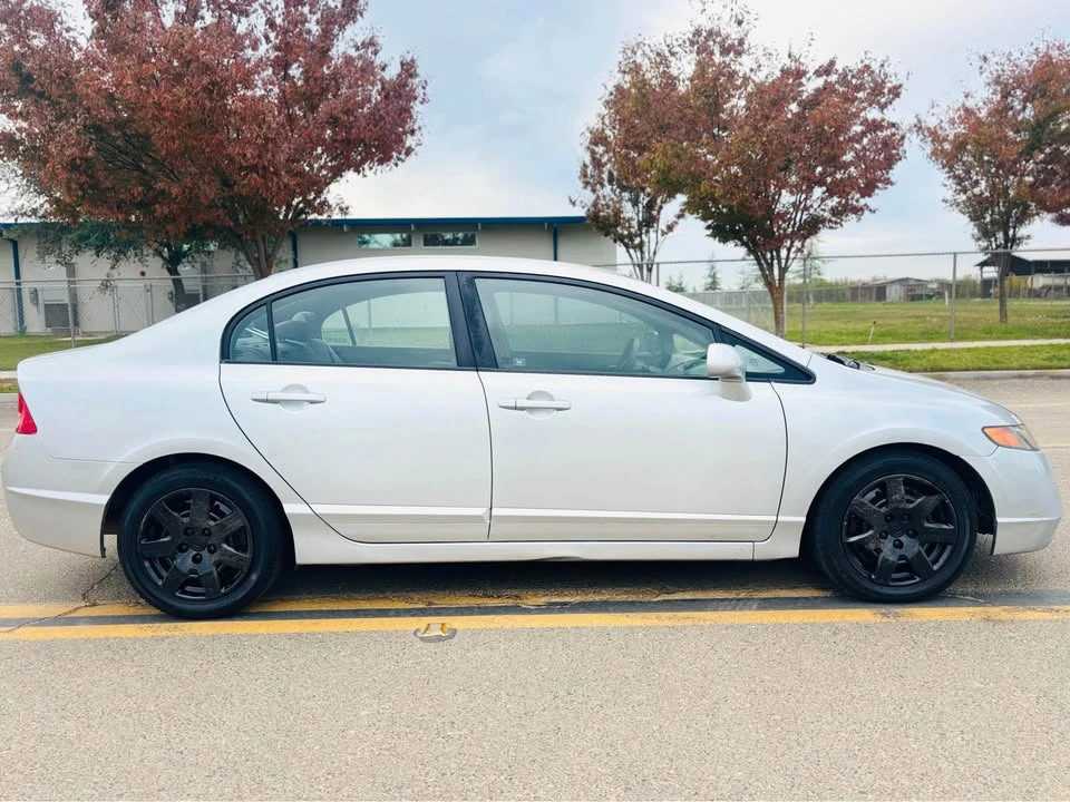 2009 Honda Civic 8th Gen - Image 7 of 17