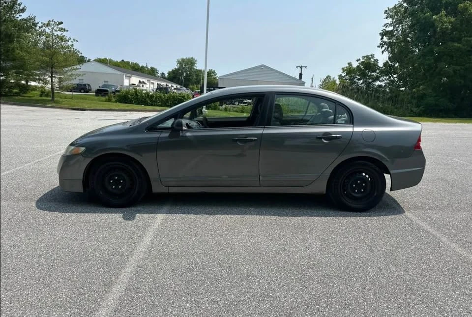 2009 Honda Civic 8th Gen - Image 2 of 8