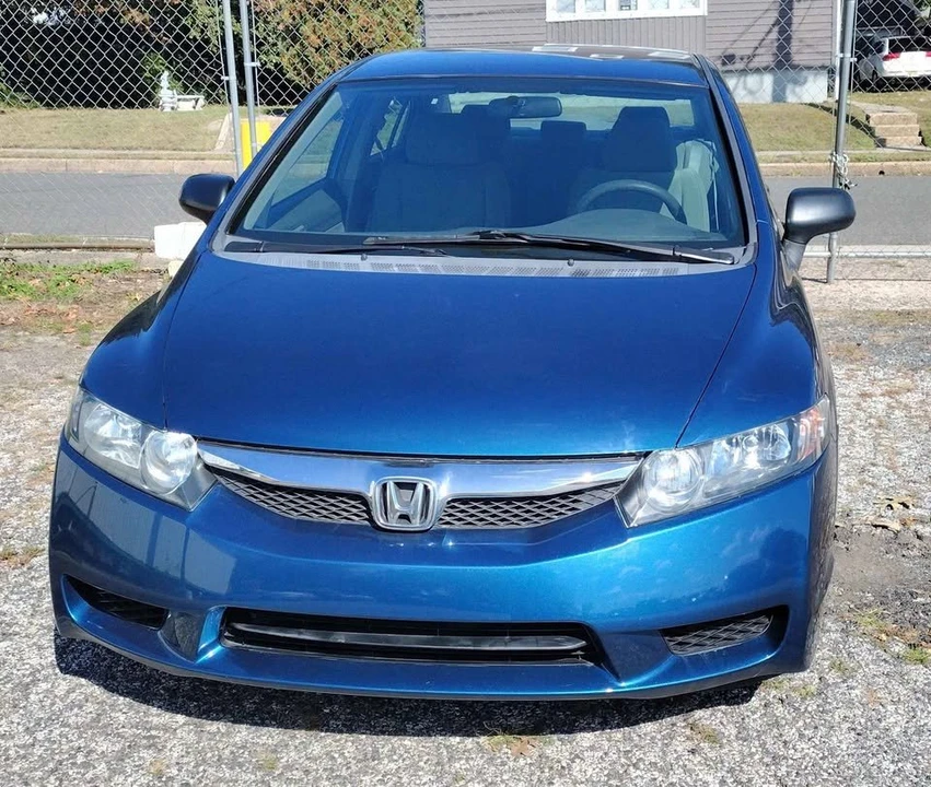 2009 Honda Civic 8th Gen - Image 2 of 15
