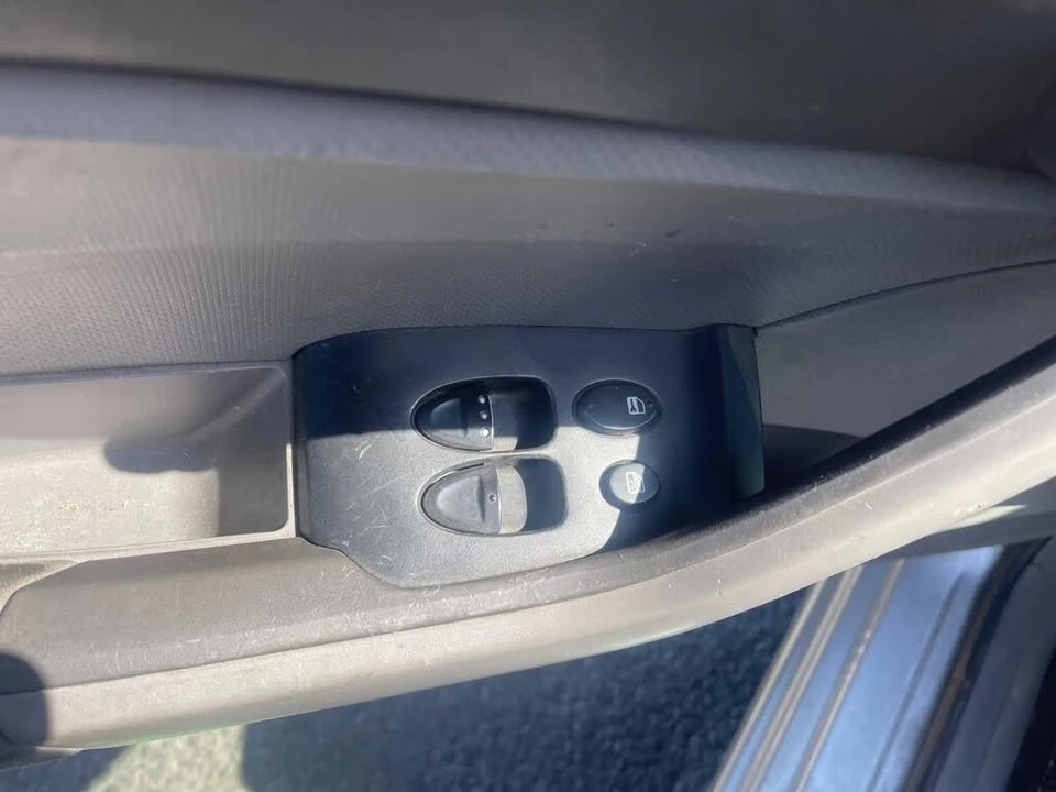 2009 Honda Civic 8th Gen - Image 6 of 12