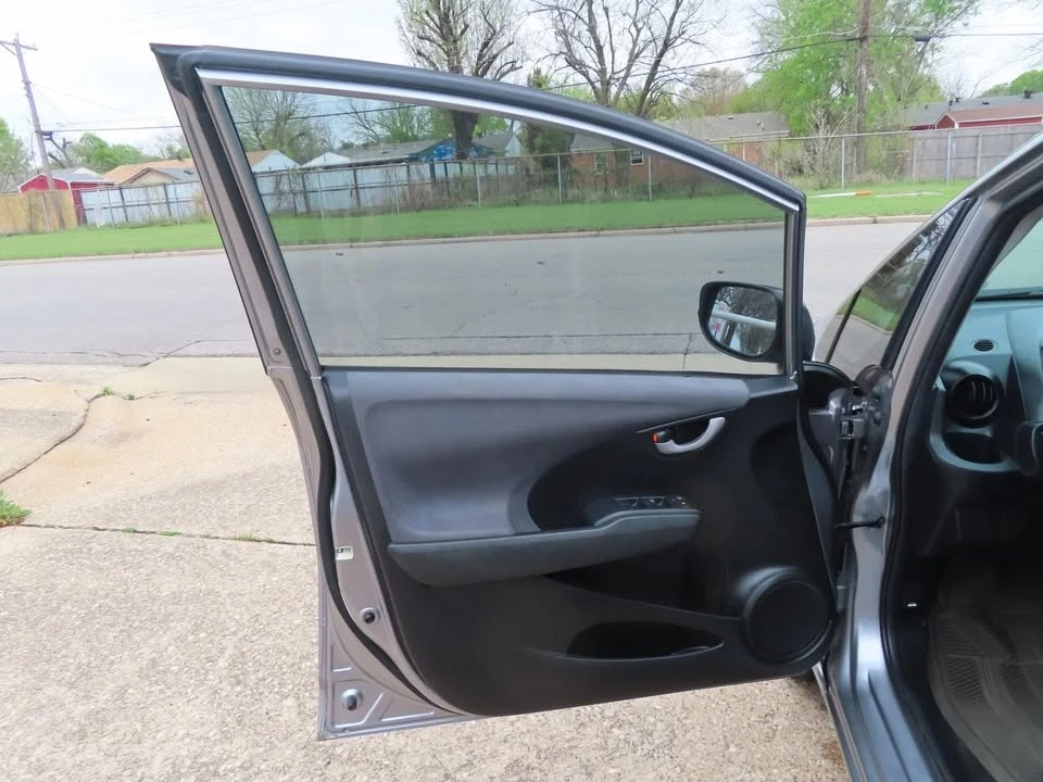 2009 Honda Fit - Image 11 of 20