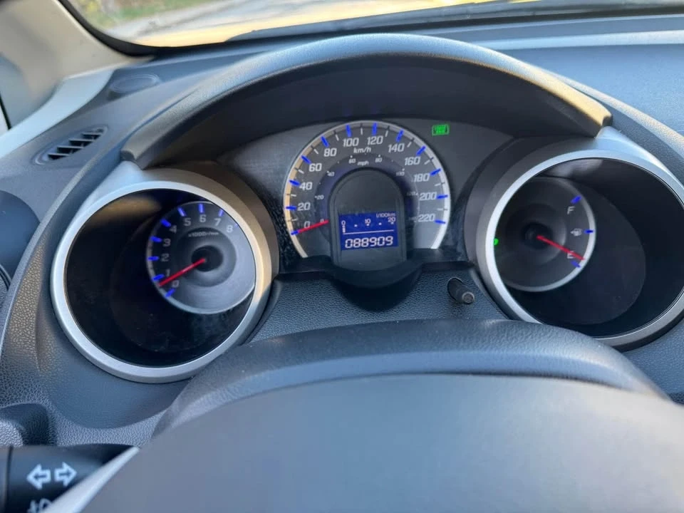 2009 Honda Fit - Image 11 of 19