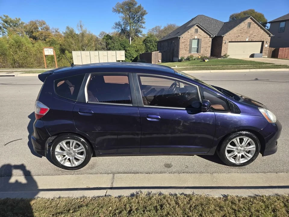 2009 Honda Fit - Image 3 of 8