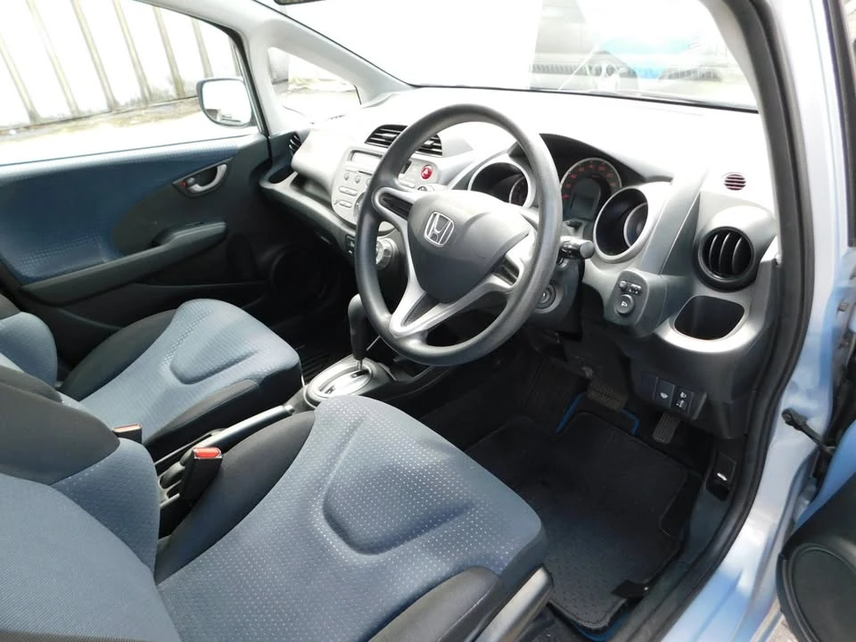 2009 Honda Fit - Image 10 of 20