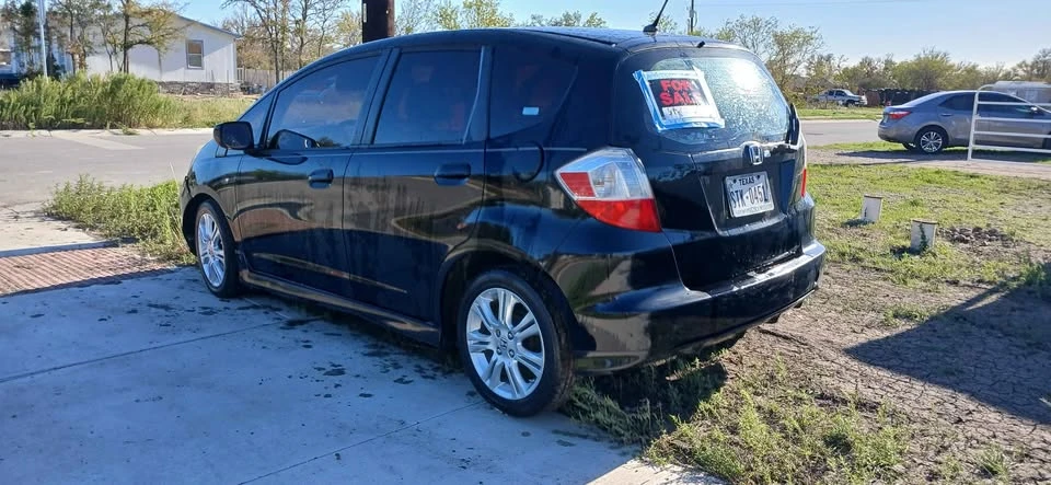 2009 Honda Fit - Image 2 of 3
