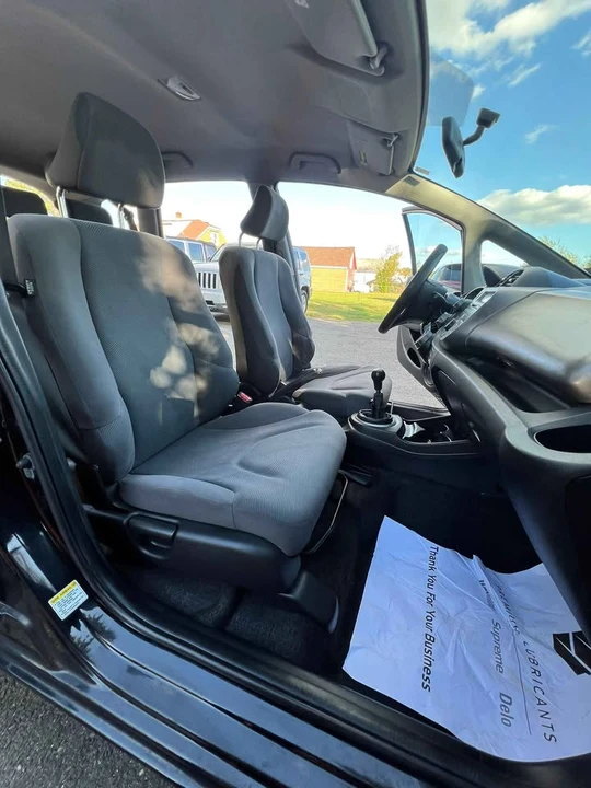 2009 Honda Fit - Image 11 of 16