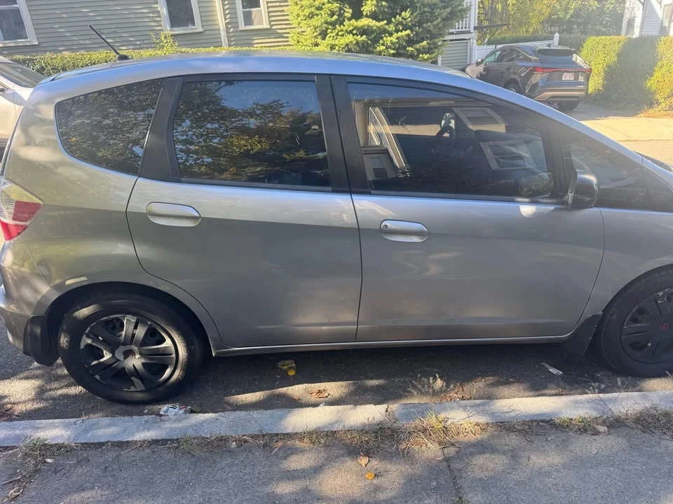 2009 Honda Fit - Image 3 of 4