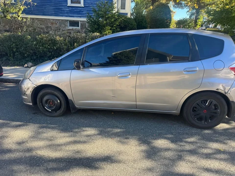 2009 Honda Fit - Image 2 of 4
