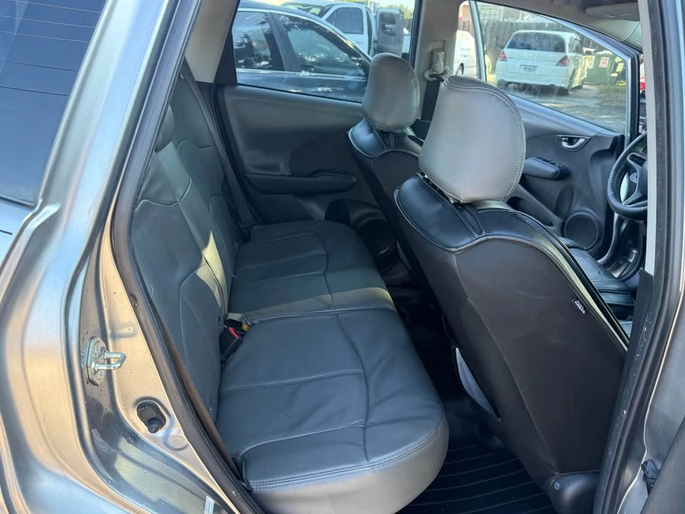 2009 Honda Fit - Image 16 of 17