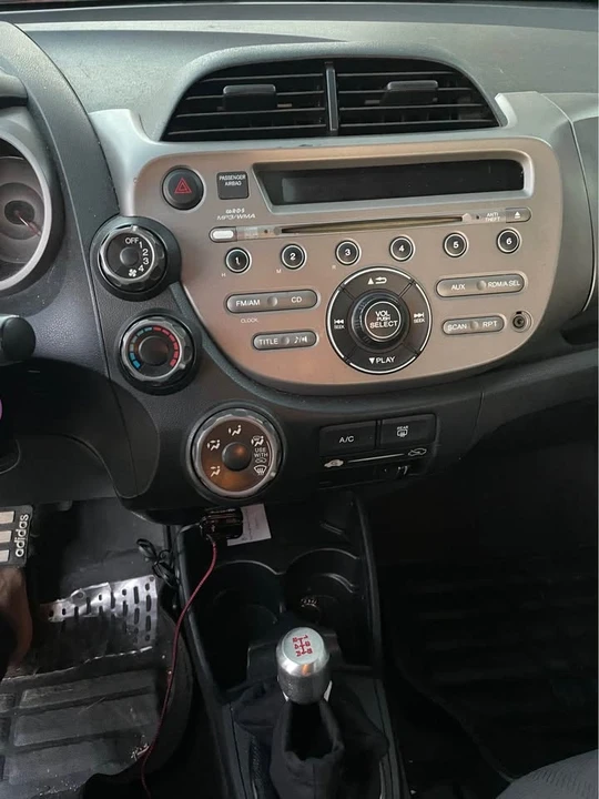 2009 Honda Fit - Image 6 of 11