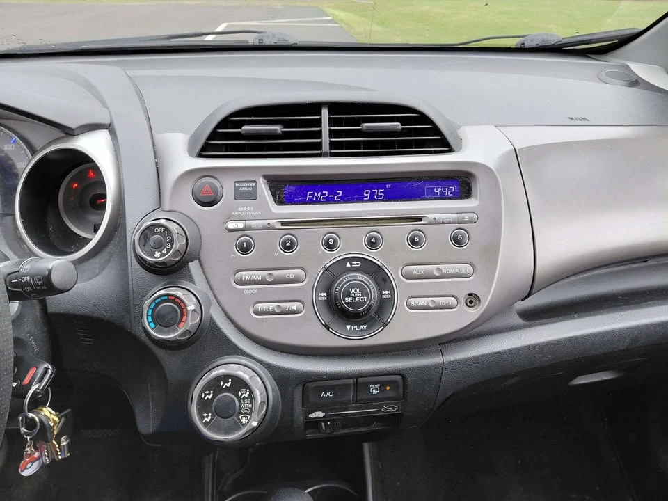 2009 Honda Fit - Image 9 of 13