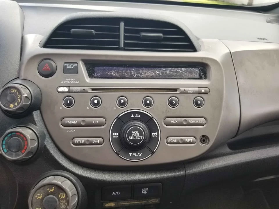 2009 Honda Fit - Image 9 of 18