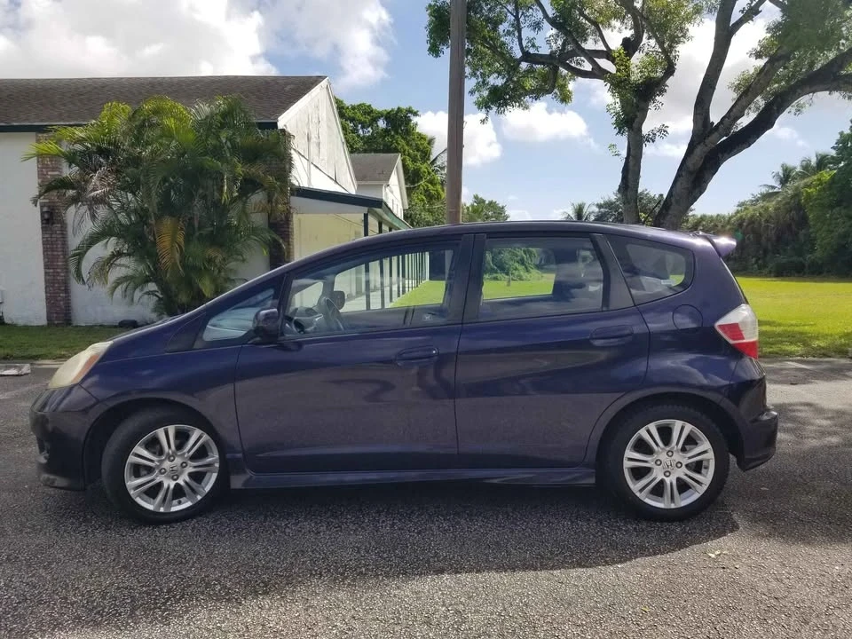 2009 Honda Fit - Image 2 of 18