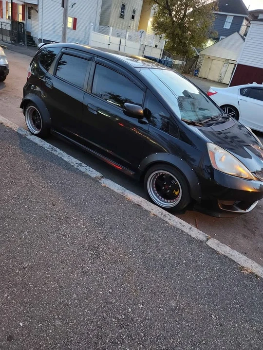 2009 Honda Fit - Image 2 of 2