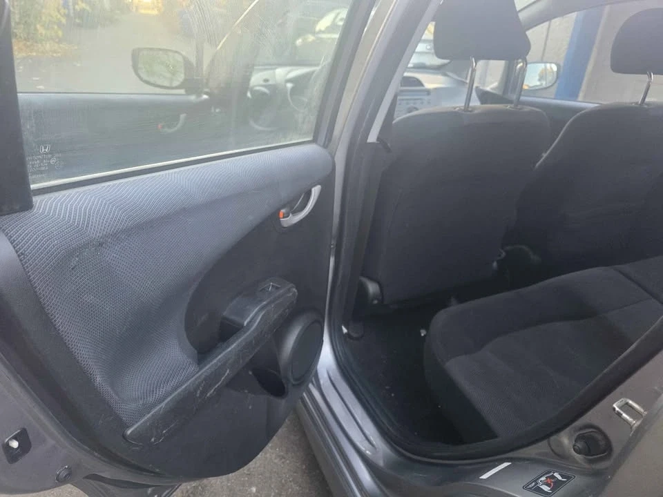 2009 Honda Fit - Image 6 of 17