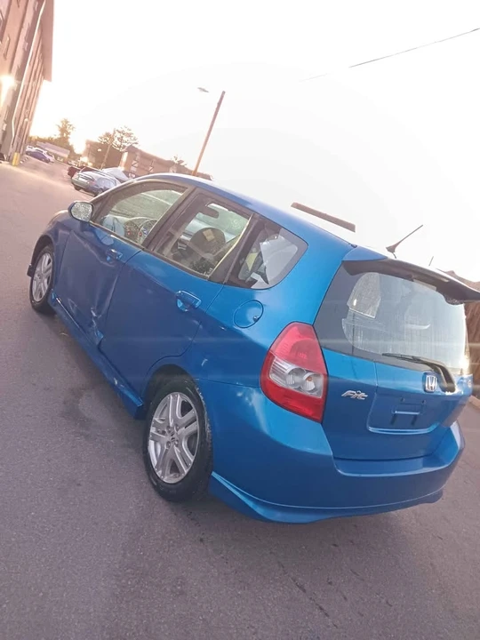 2009 Honda Fit - Image 6 of 13