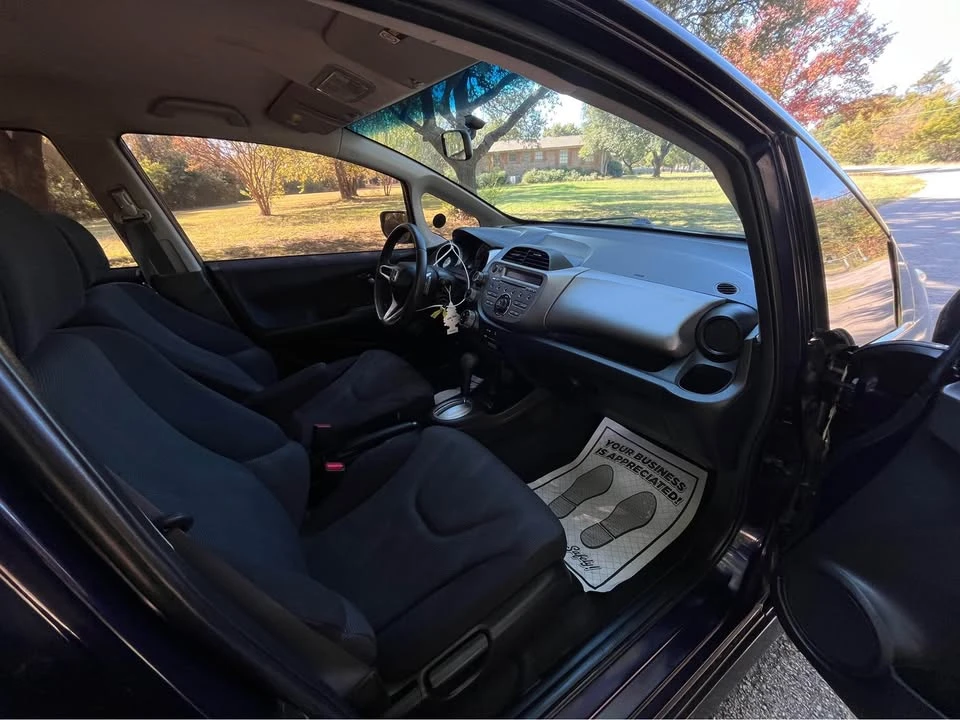 2009 Honda Fit - Image 6 of 11