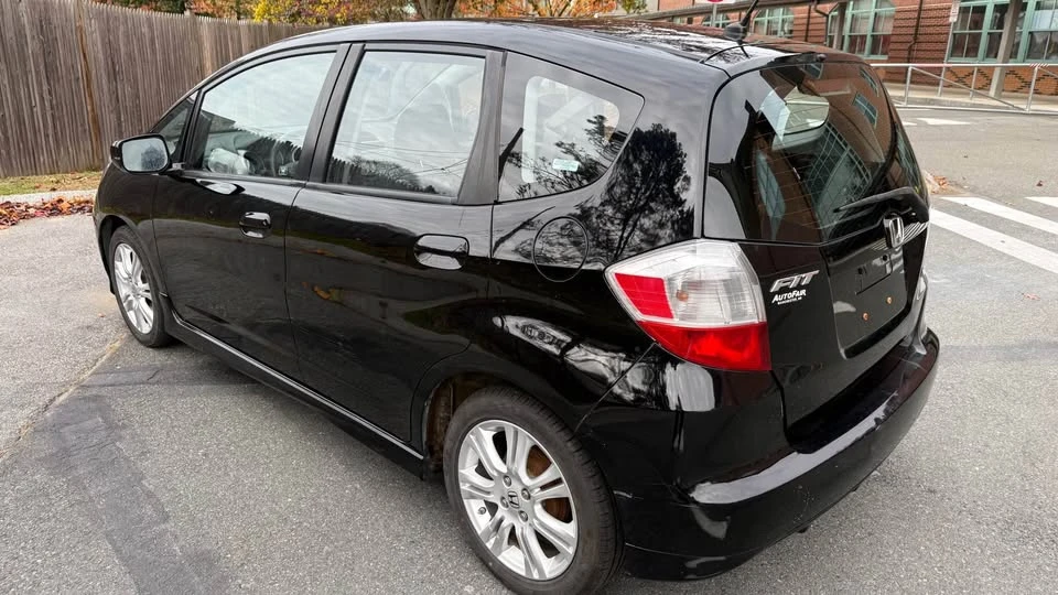 2009 Honda Fit - Image 10 of 12