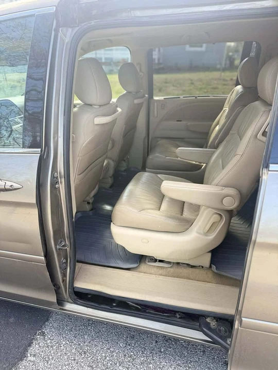 2009 Honda Odyssey - Image 9 of 16