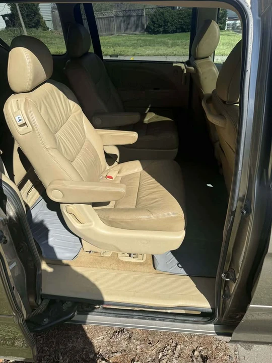 2009 Honda Odyssey - Image 11 of 16