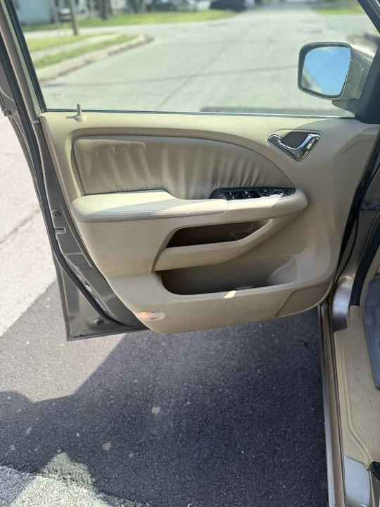 2009 Honda Odyssey - Image 10 of 16