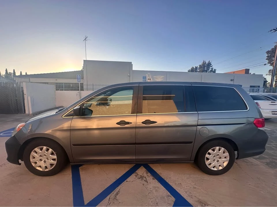2009 Honda Odyssey - Image 2 of 17