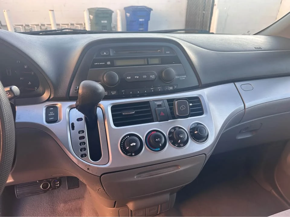2009 Honda Odyssey - Image 11 of 17