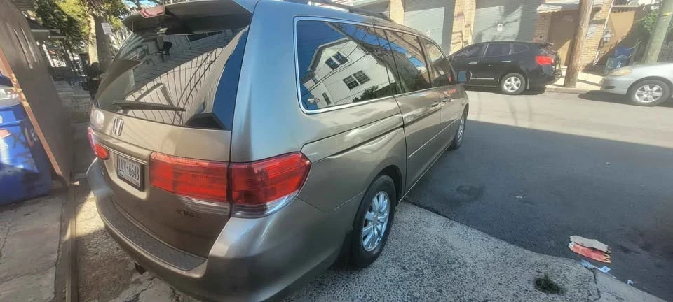 2009 Honda Odyssey - Image 2 of 7