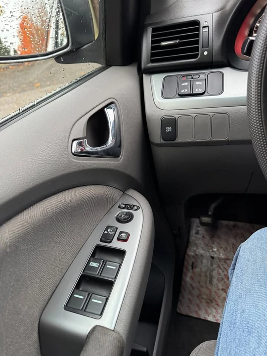 2009 Honda Odyssey - Image 16 of 17