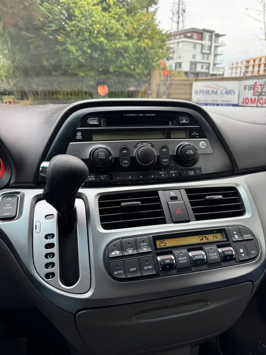 2009 Honda Odyssey - Image 14 of 17