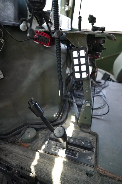 2009 Hummer HMMWV - Image 13 of 20