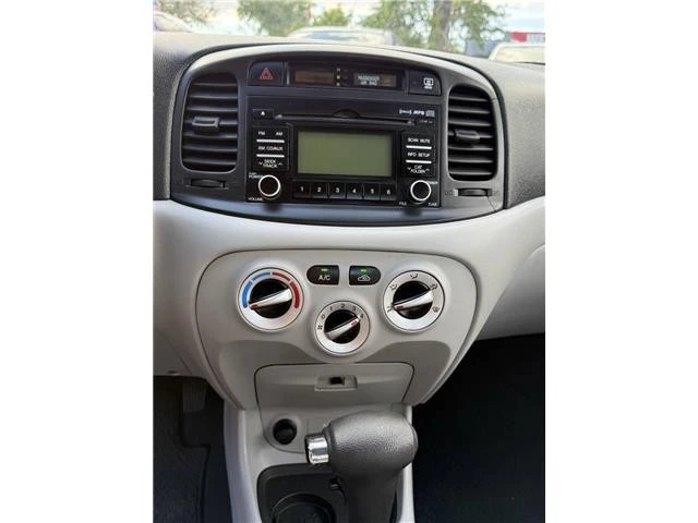 2009 Hyundai Accent - Image 14 of 21